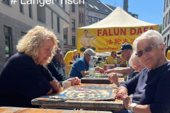 09_Praemiertes-Foto-Langer-Tisch